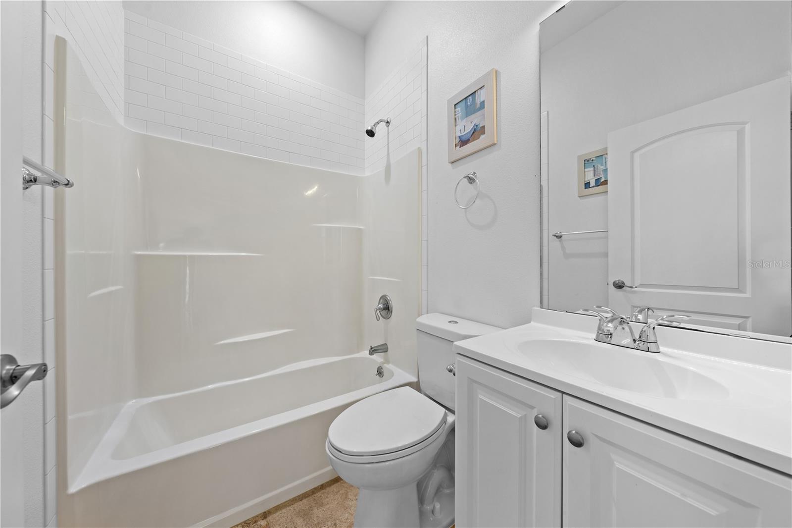 Image 32 of 93 For 4055 Edsel Avenue