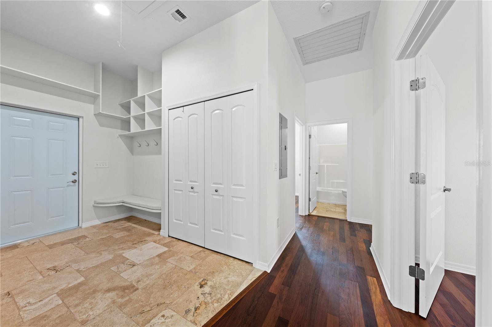 Image 36 of 93 For 4055 Edsel Avenue