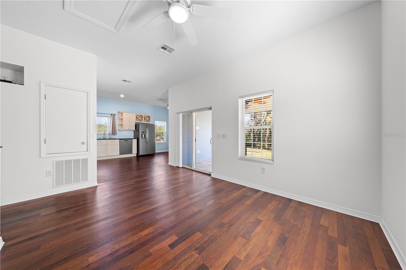 Image 43 of 93 For 4055 Edsel Avenue