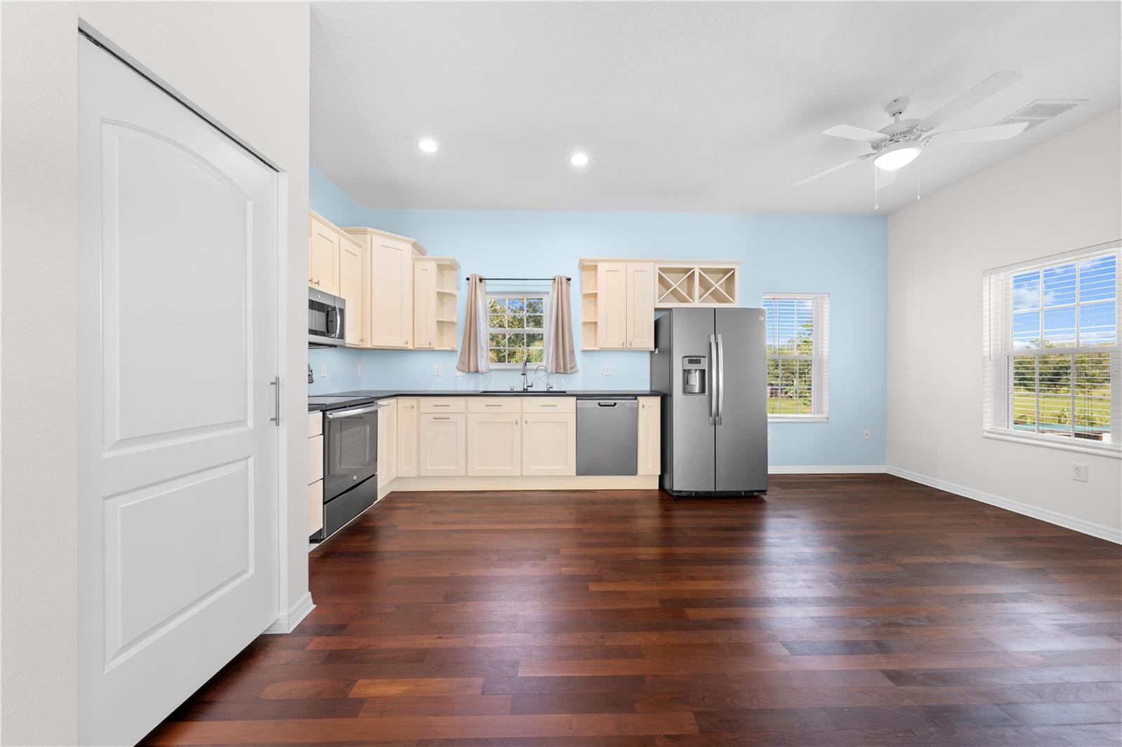 Image 44 of 93 For 4055 Edsel Avenue