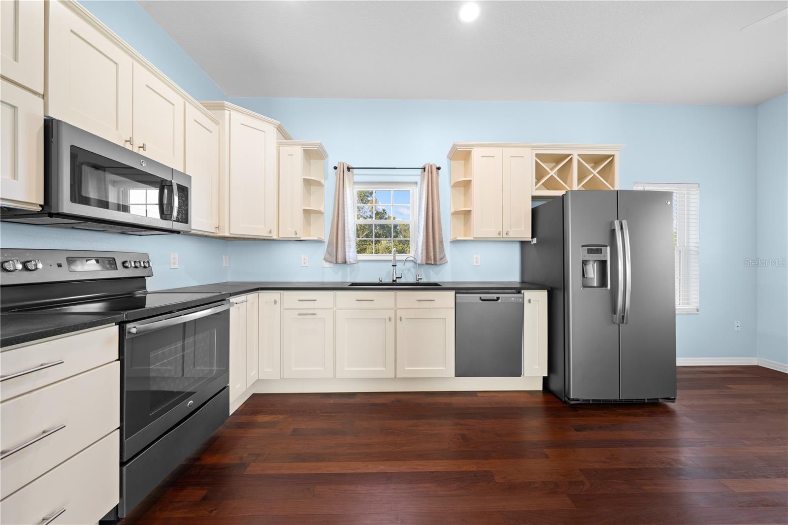 Image 45 of 93 For 4055 Edsel Avenue