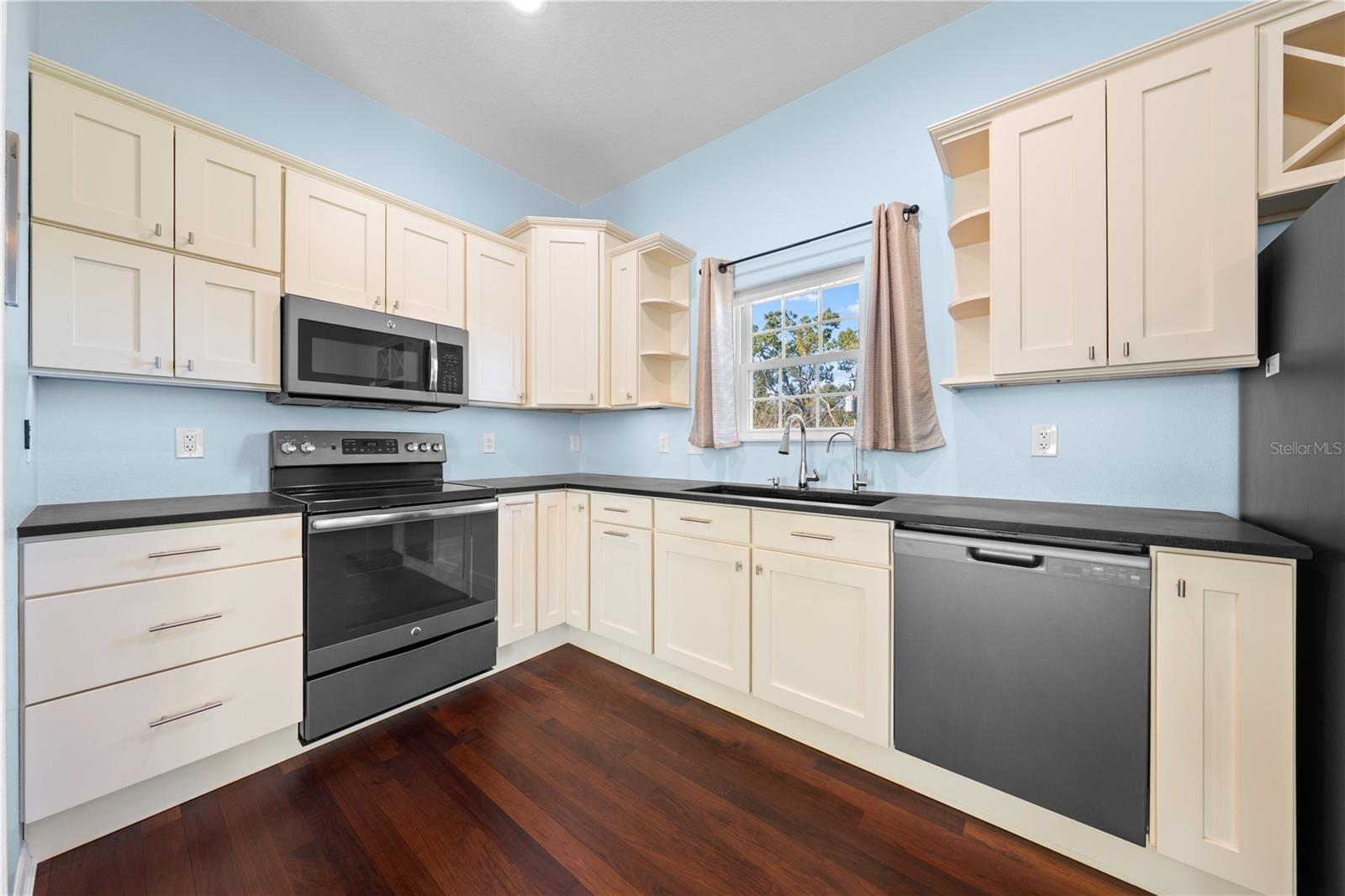 Image 46 of 93 For 4055 Edsel Avenue