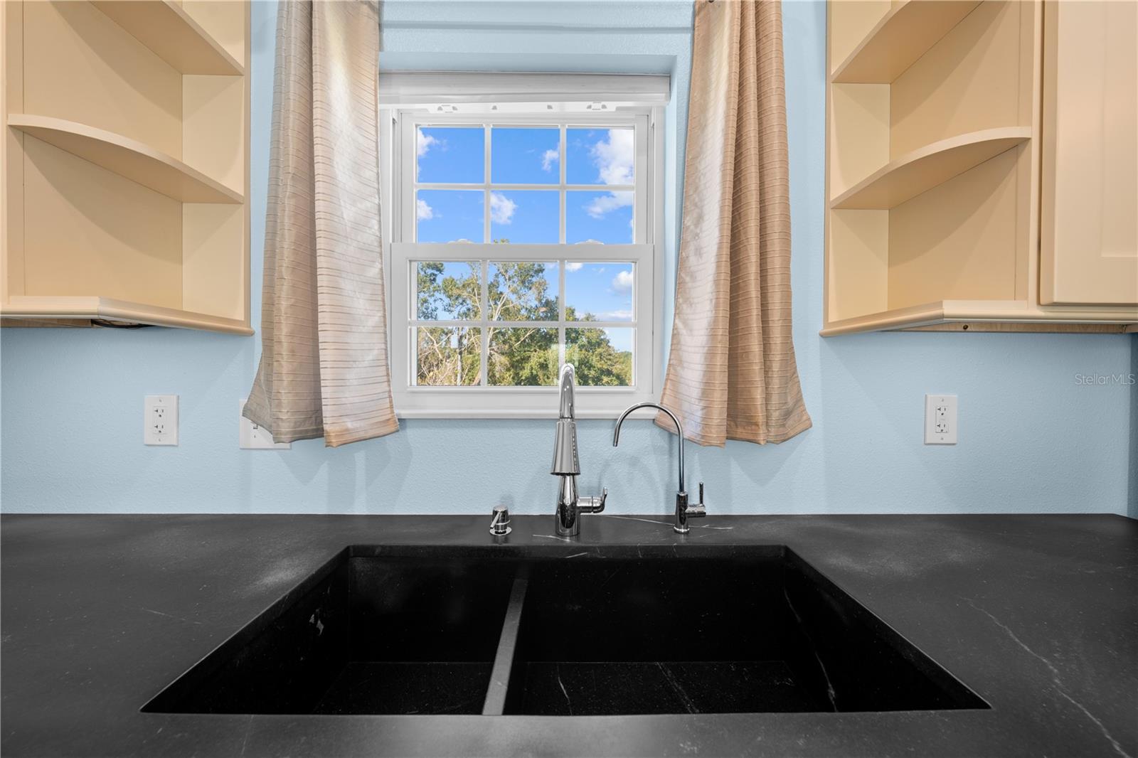 Image 49 of 93 For 4055 Edsel Avenue