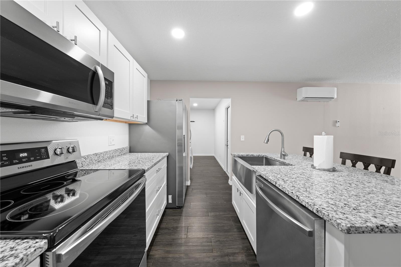 Image 74 of 93 For 4055 Edsel Avenue