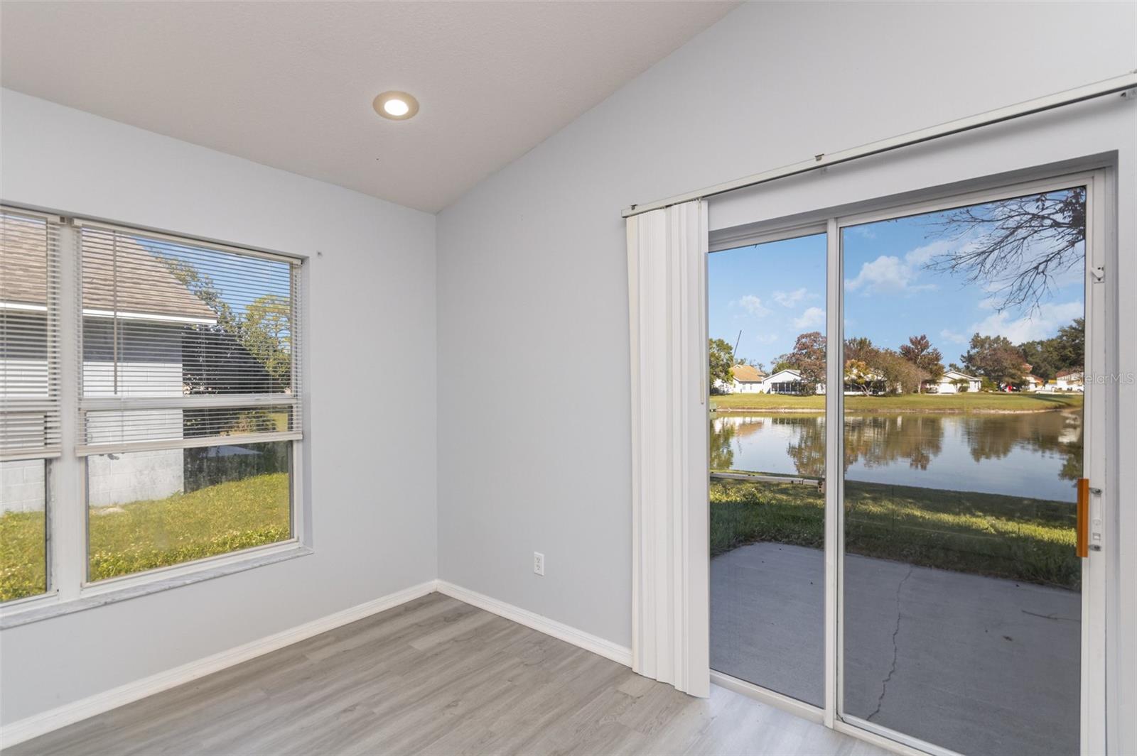 Image 11 of 32 For 271 Daniels Pointe Drive