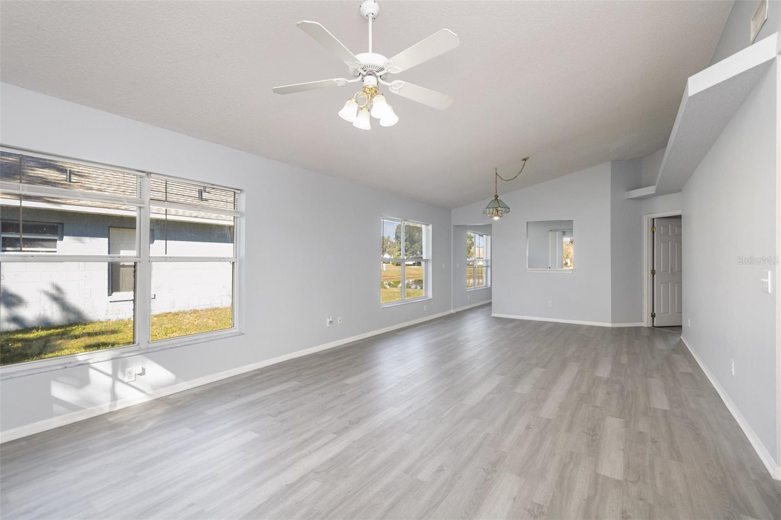 Image 5 of 32 For 271 Daniels Pointe Drive