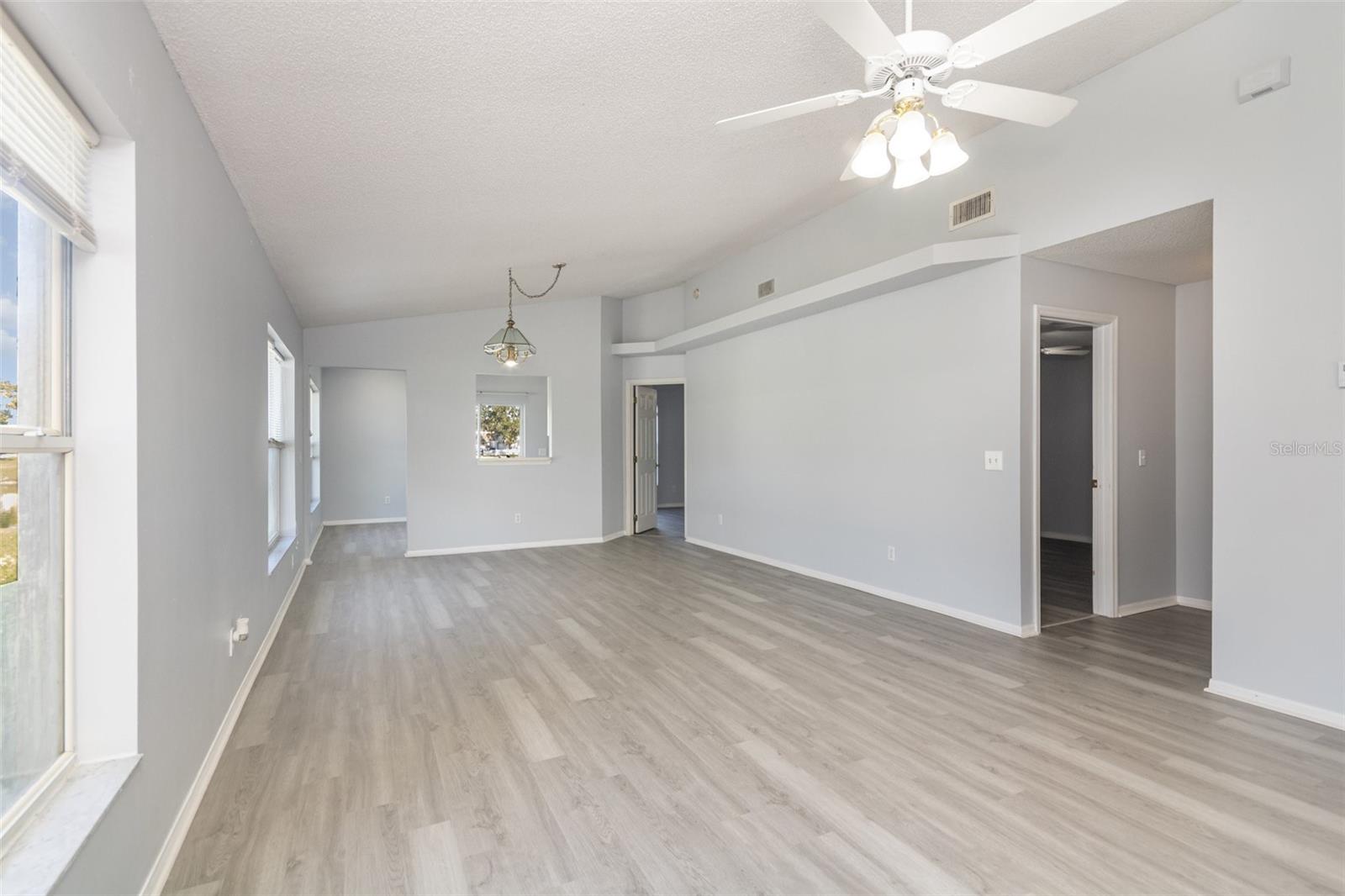 Image 6 of 32 For 271 Daniels Pointe Drive