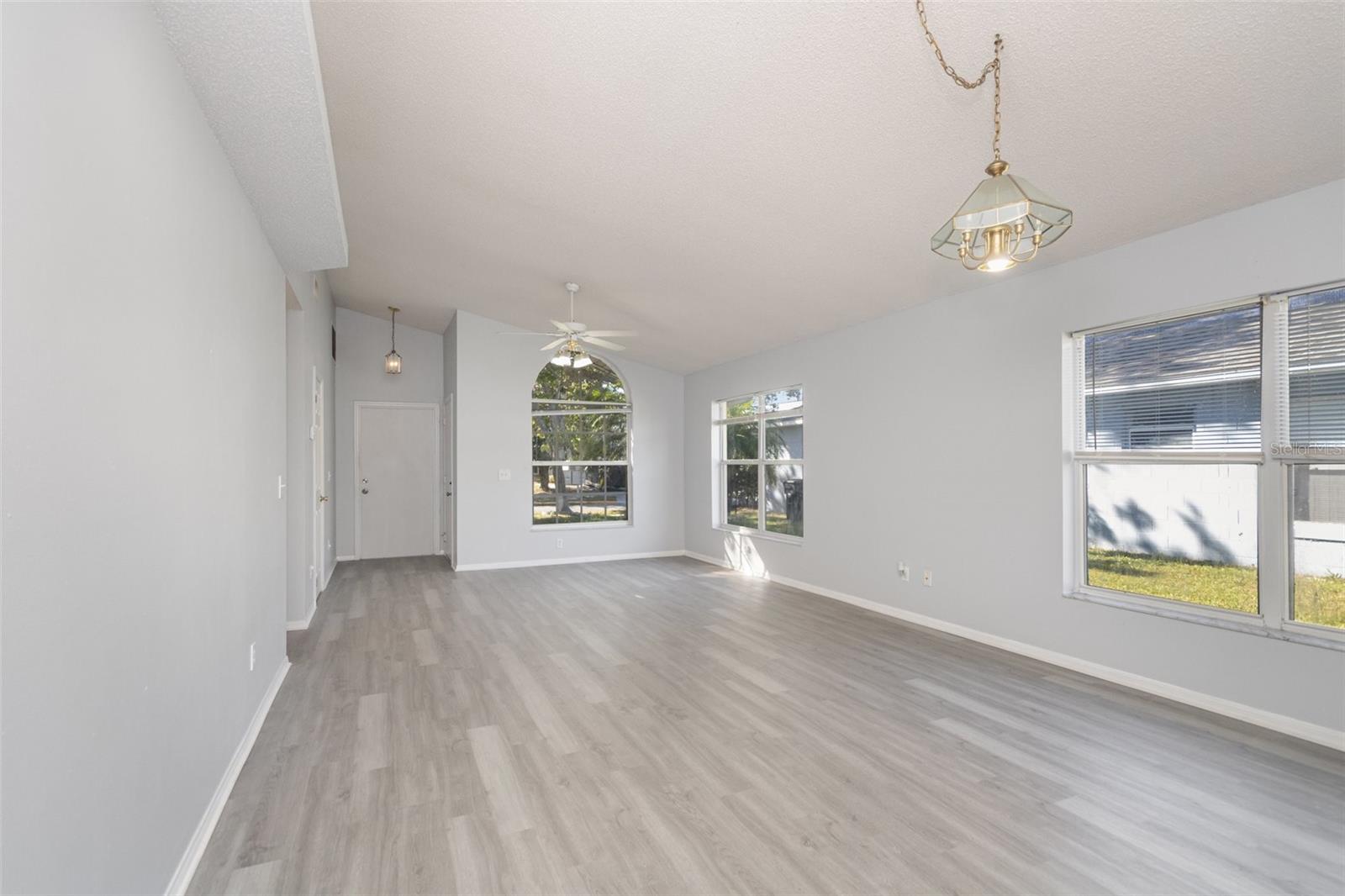 Image 9 of 32 For 271 Daniels Pointe Drive