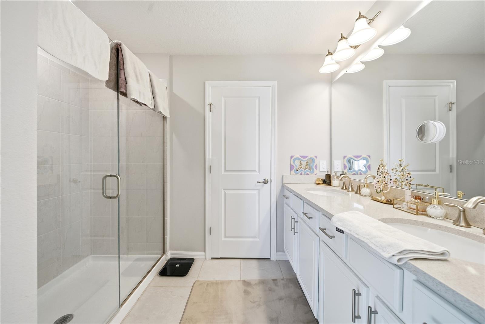 Image 18 of 29 For 5026 Caspian Street