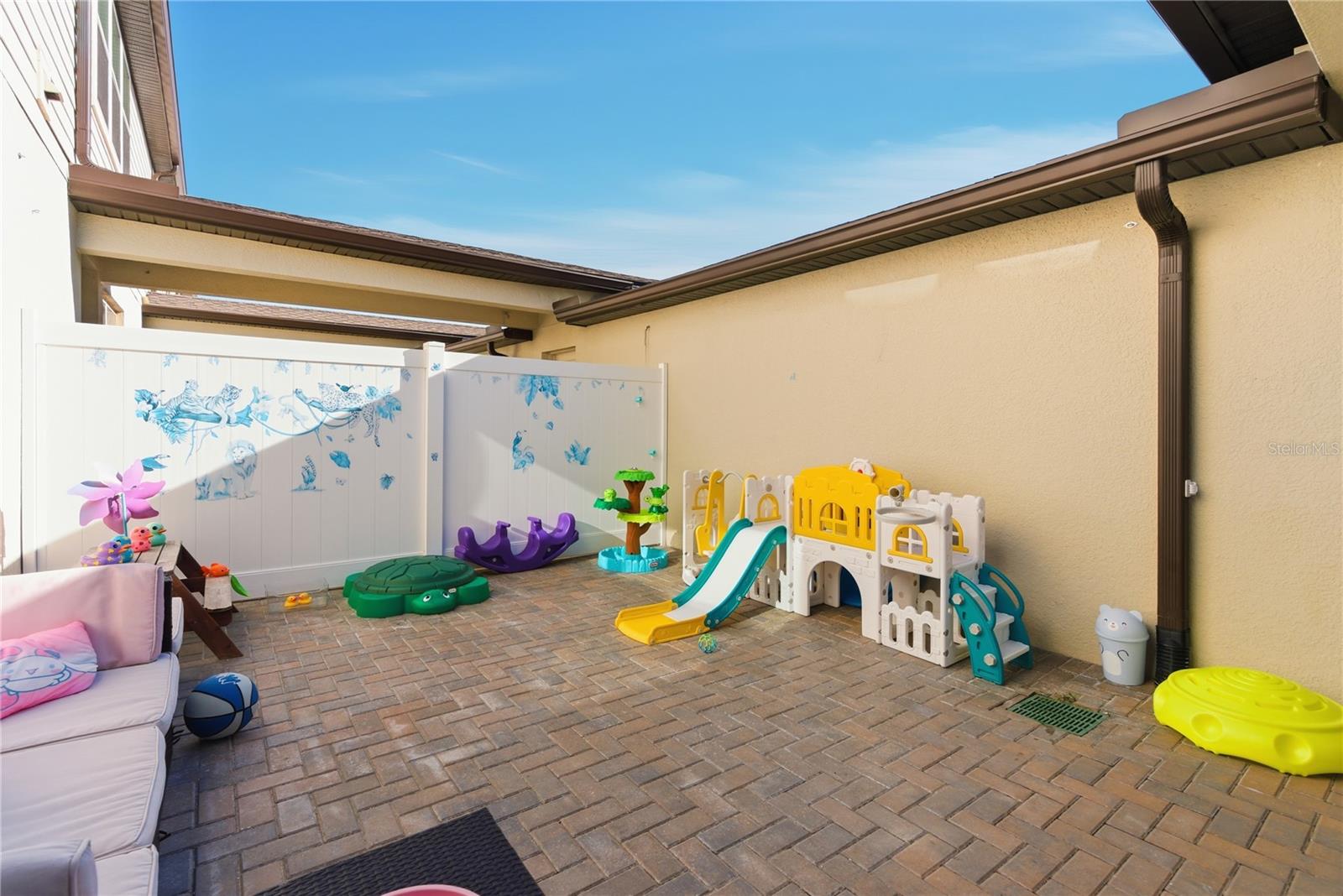 Image 26 of 29 For 5026 Caspian Street