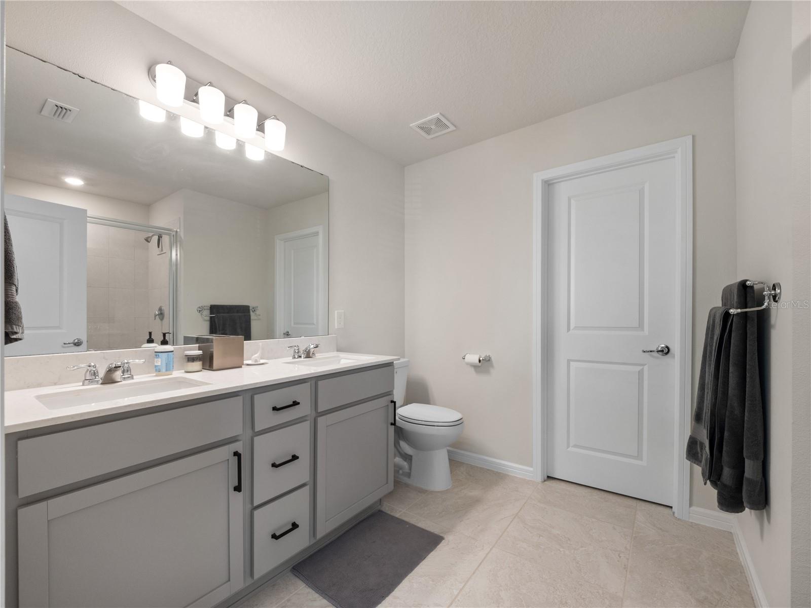 Image 8 of 28 For 2106 Charming Avenue