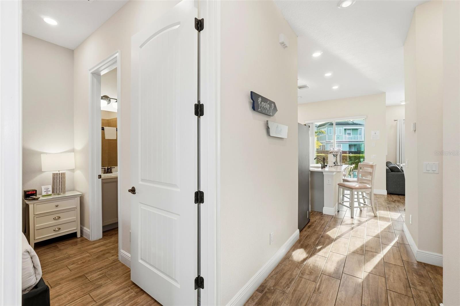 Image 4 of 40 For 8098 Knee Deep Road