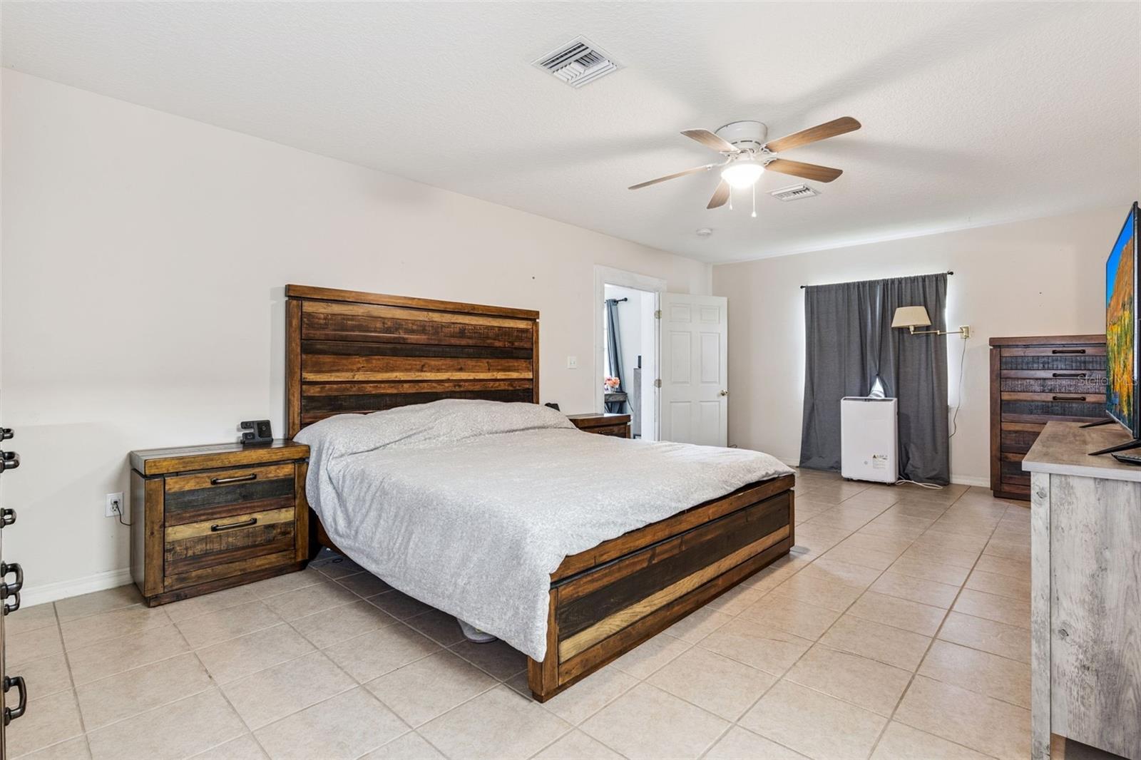 Image 14 of 49 For 1167 Ohio Street