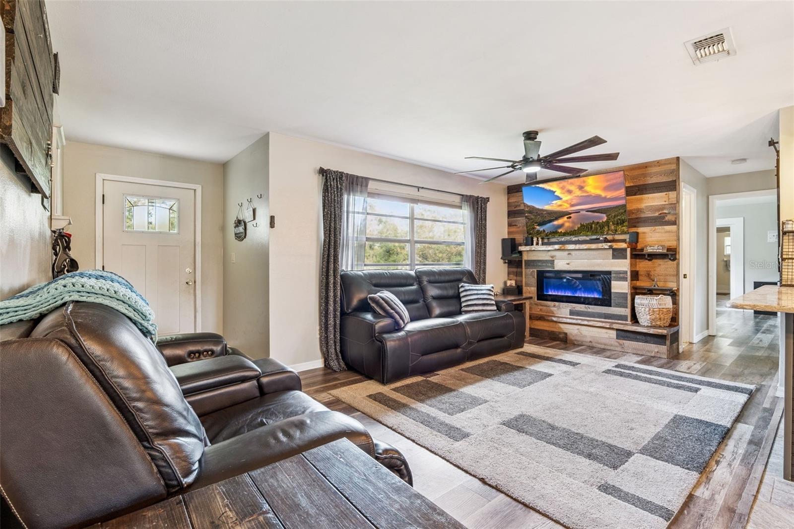 Image 4 of 49 For 1167 Ohio Street