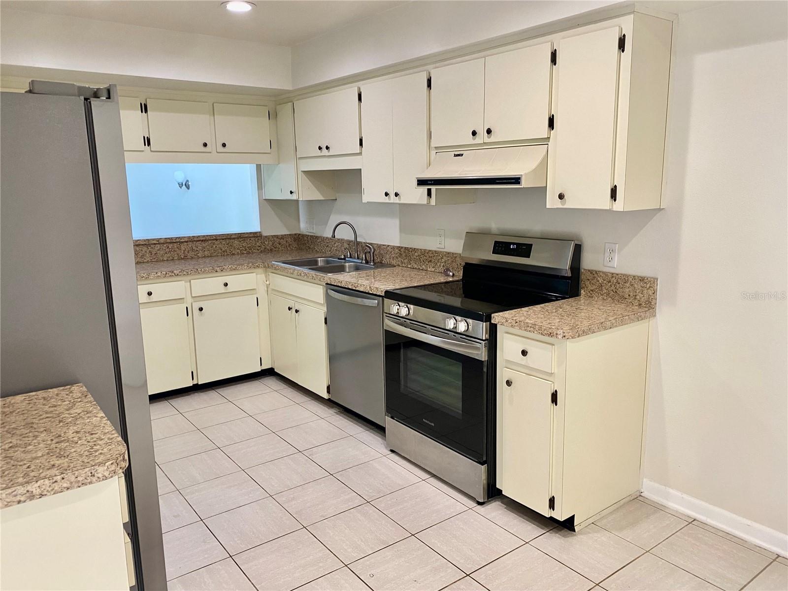 Image 7 of 25 For 1110 Woodbine Street