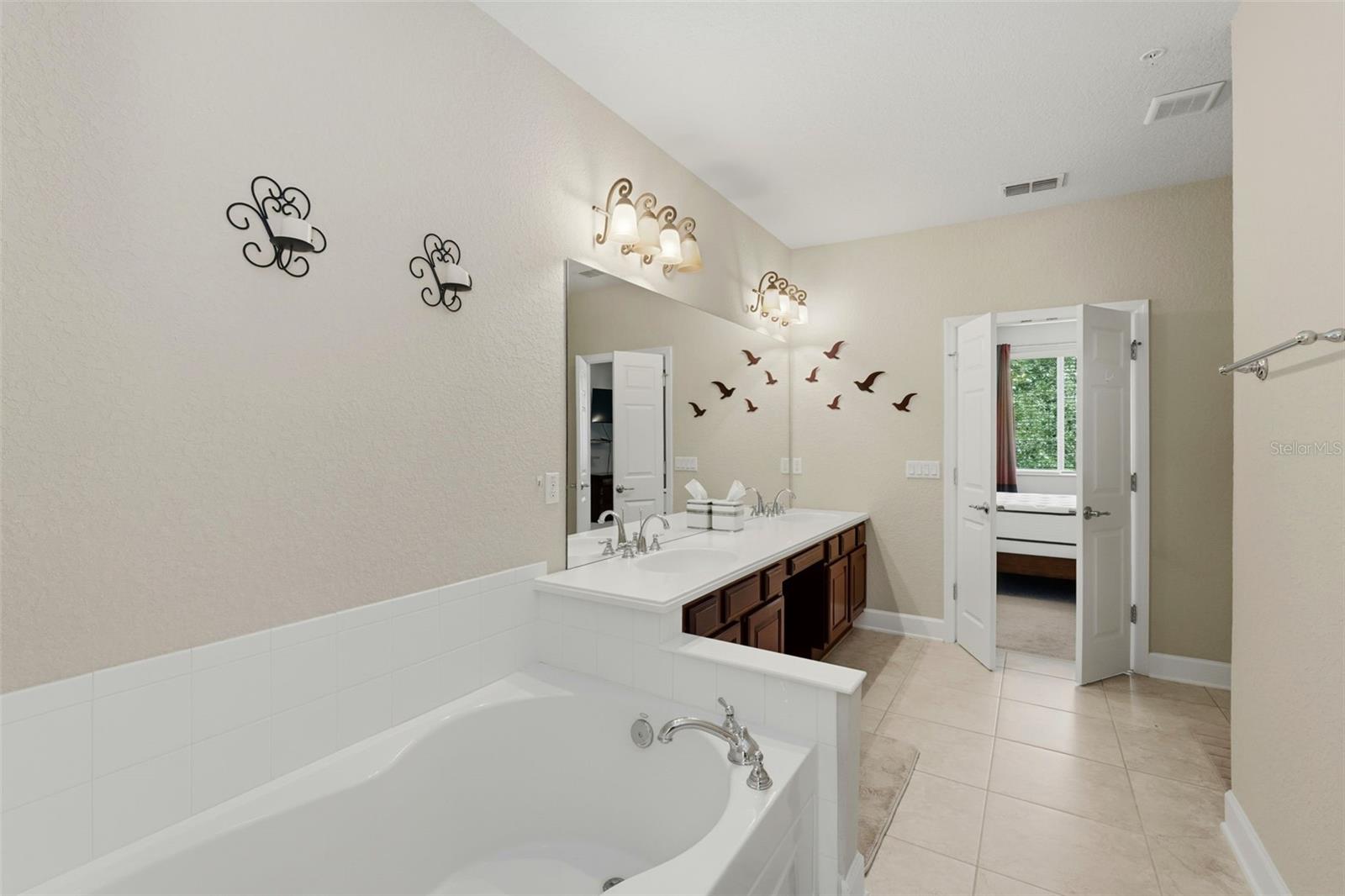 Image 23 of 43 For 1405 Lisbon Court 1405