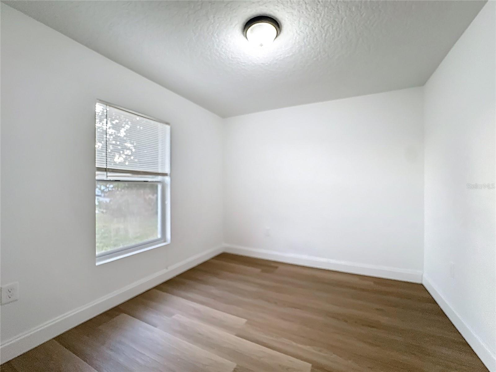 Image 19 of 46 For 2477 Albury Avenue