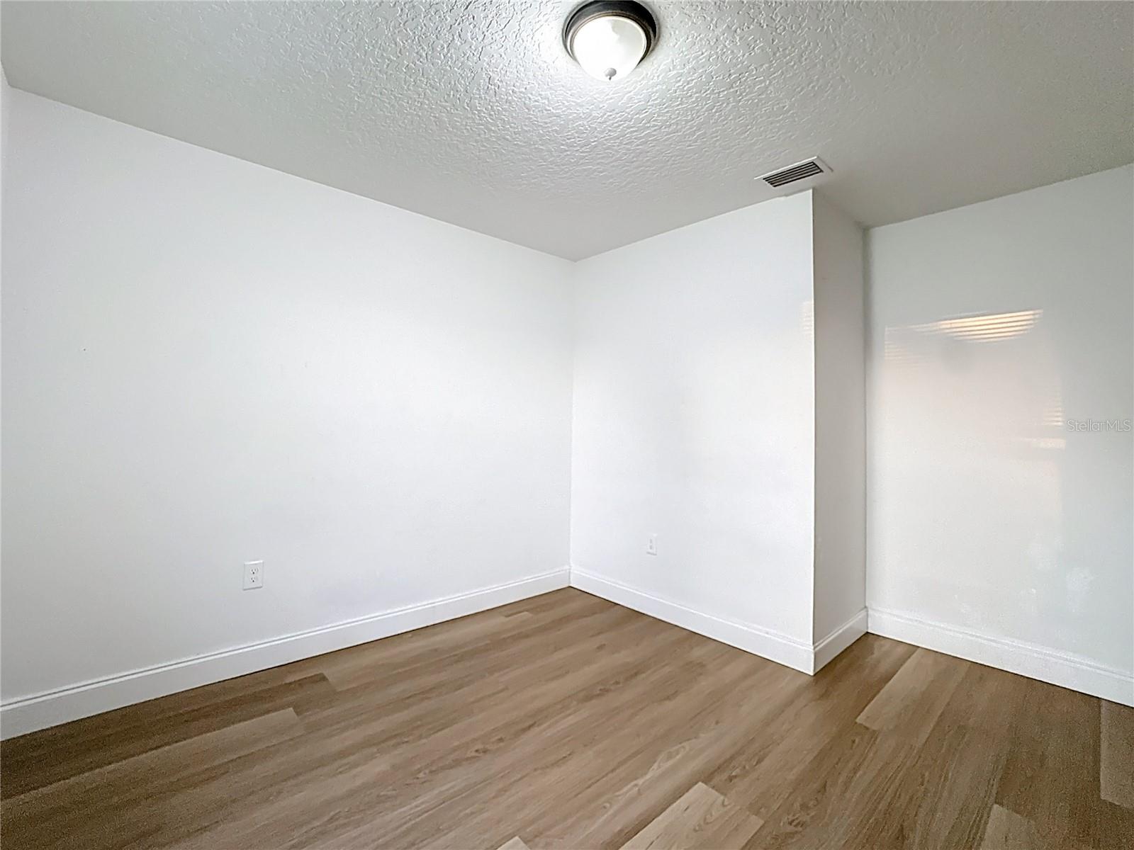 Image 20 of 46 For 2477 Albury Avenue