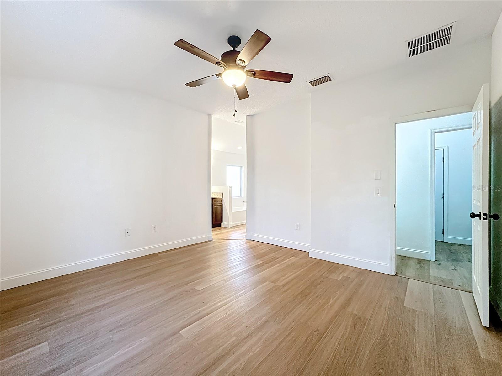 Image 32 of 46 For 2477 Albury Avenue