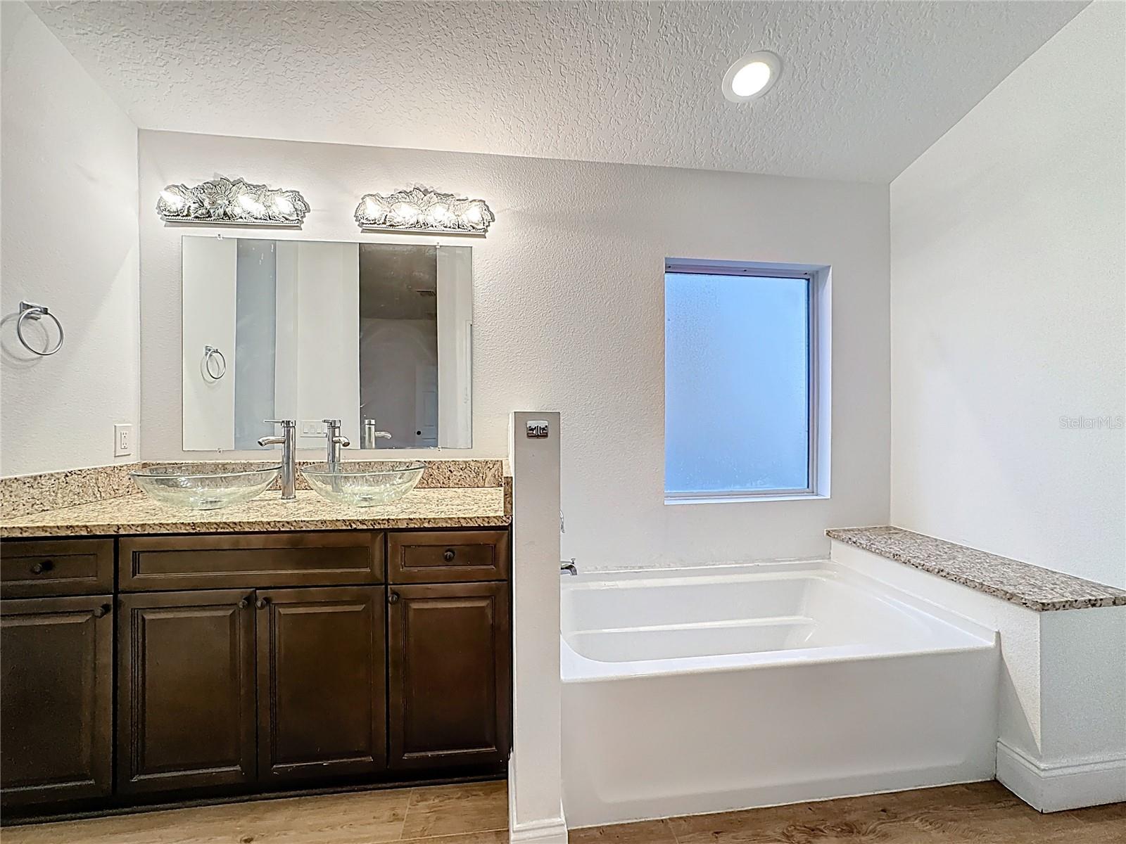 Image 34 of 46 For 2477 Albury Avenue