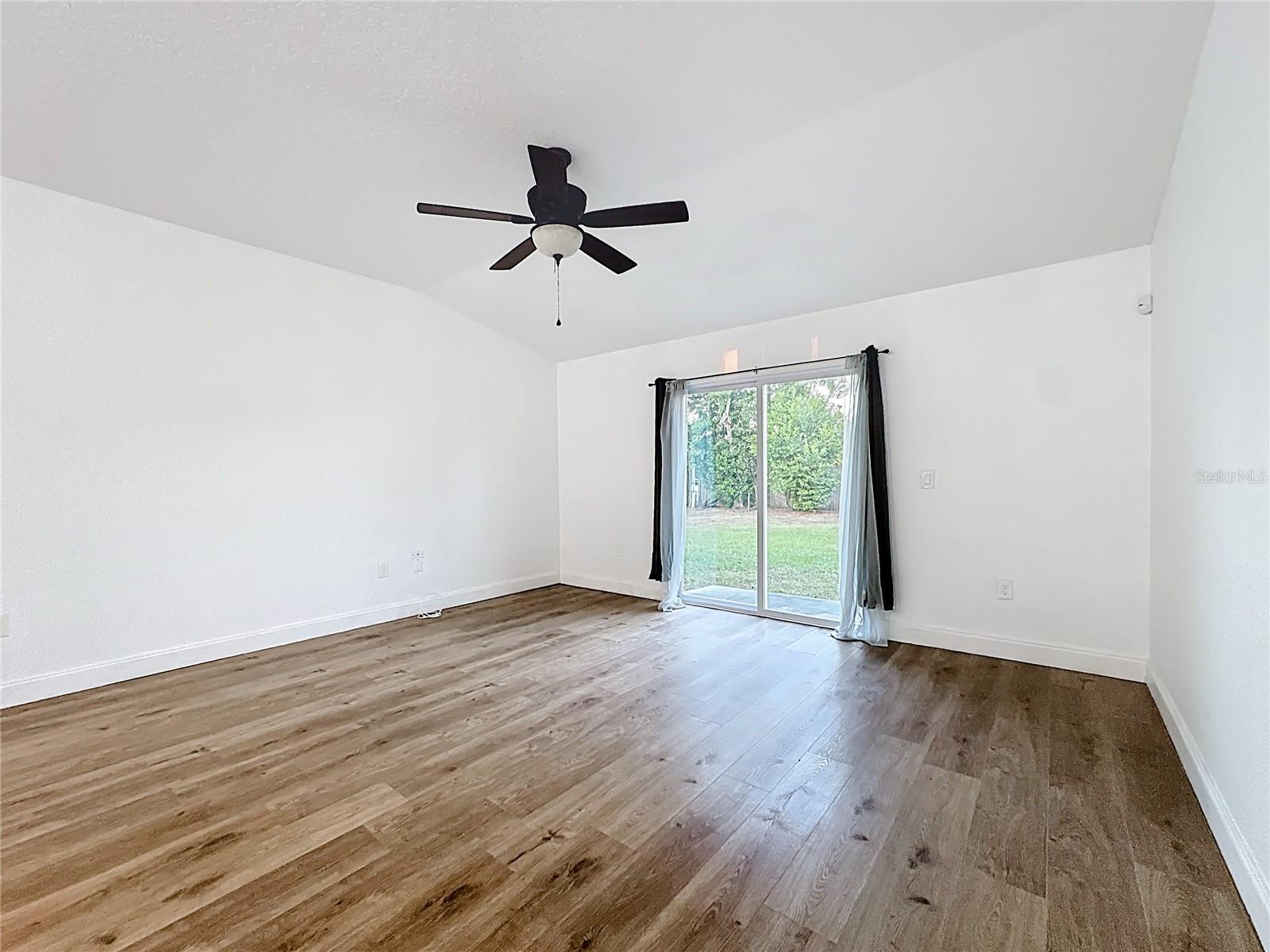 Image 5 of 46 For 2477 Albury Avenue