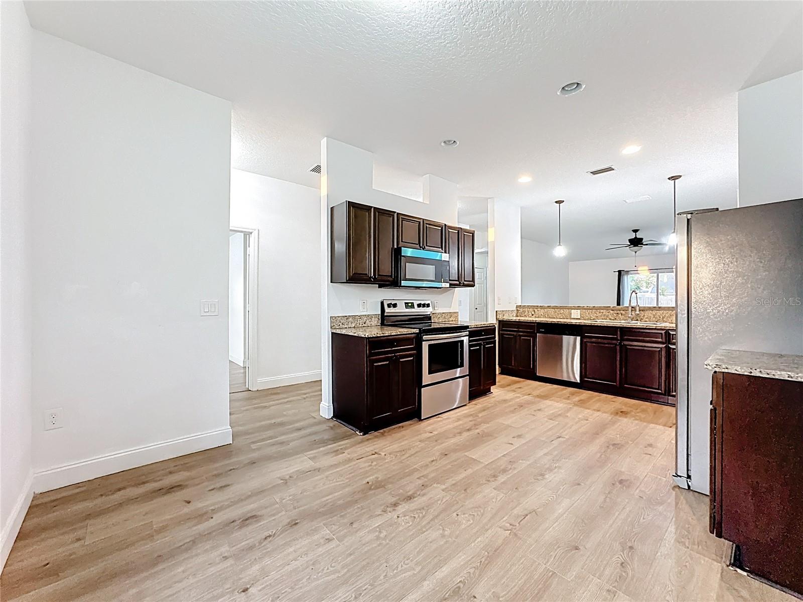 Image 8 of 46 For 2477 Albury Avenue