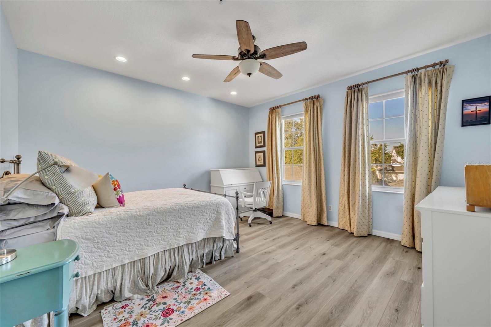 Image 22 of 47 For 995 Juel Street