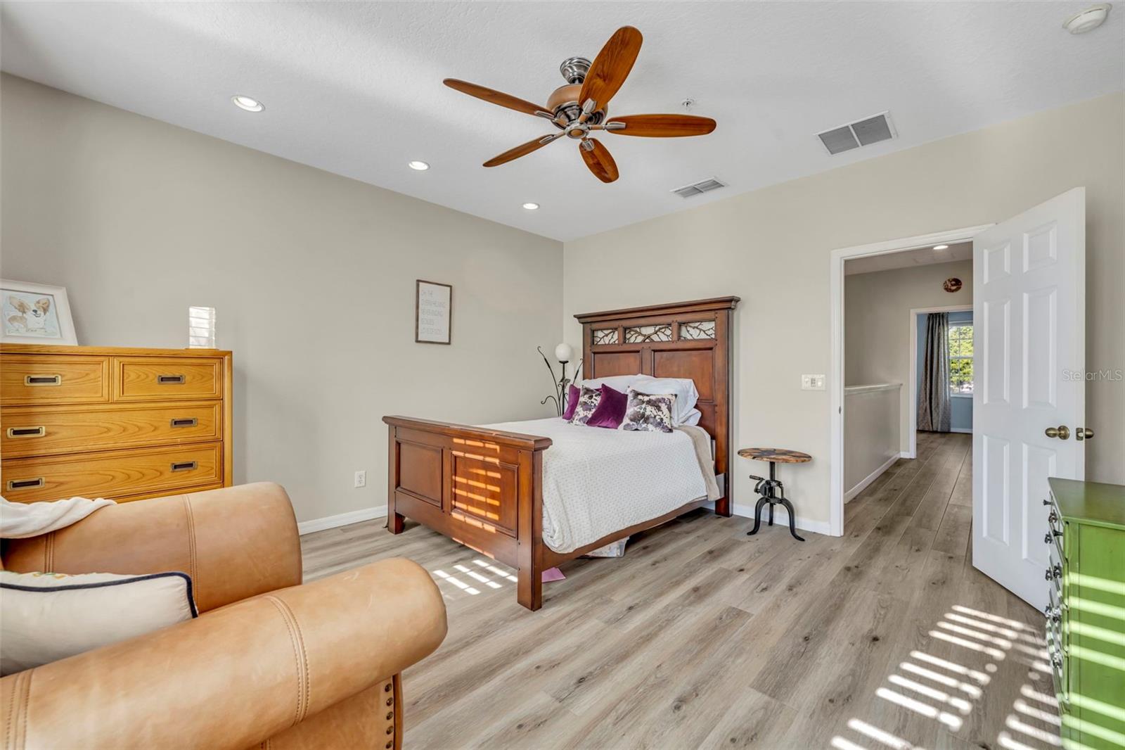 Image 25 of 47 For 995 Juel Street