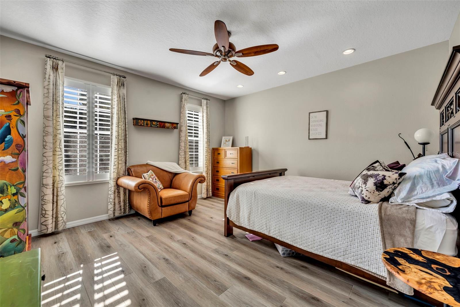 Image 26 of 47 For 995 Juel Street