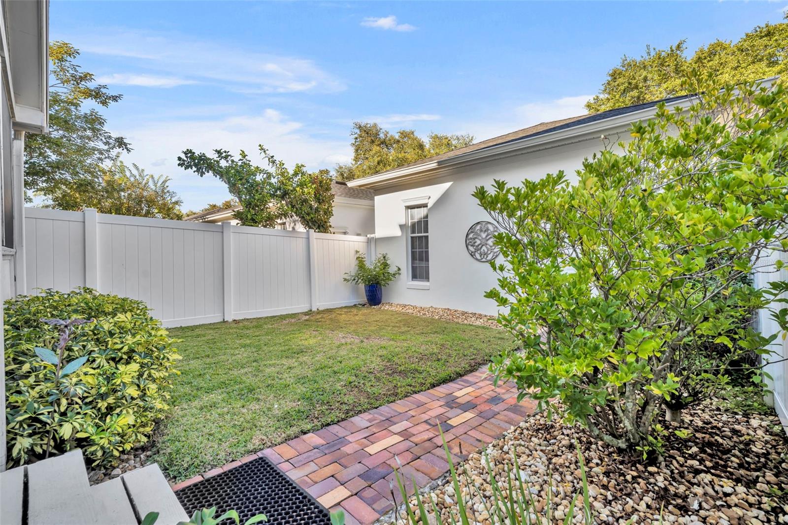 Image 30 of 47 For 995 Juel Street