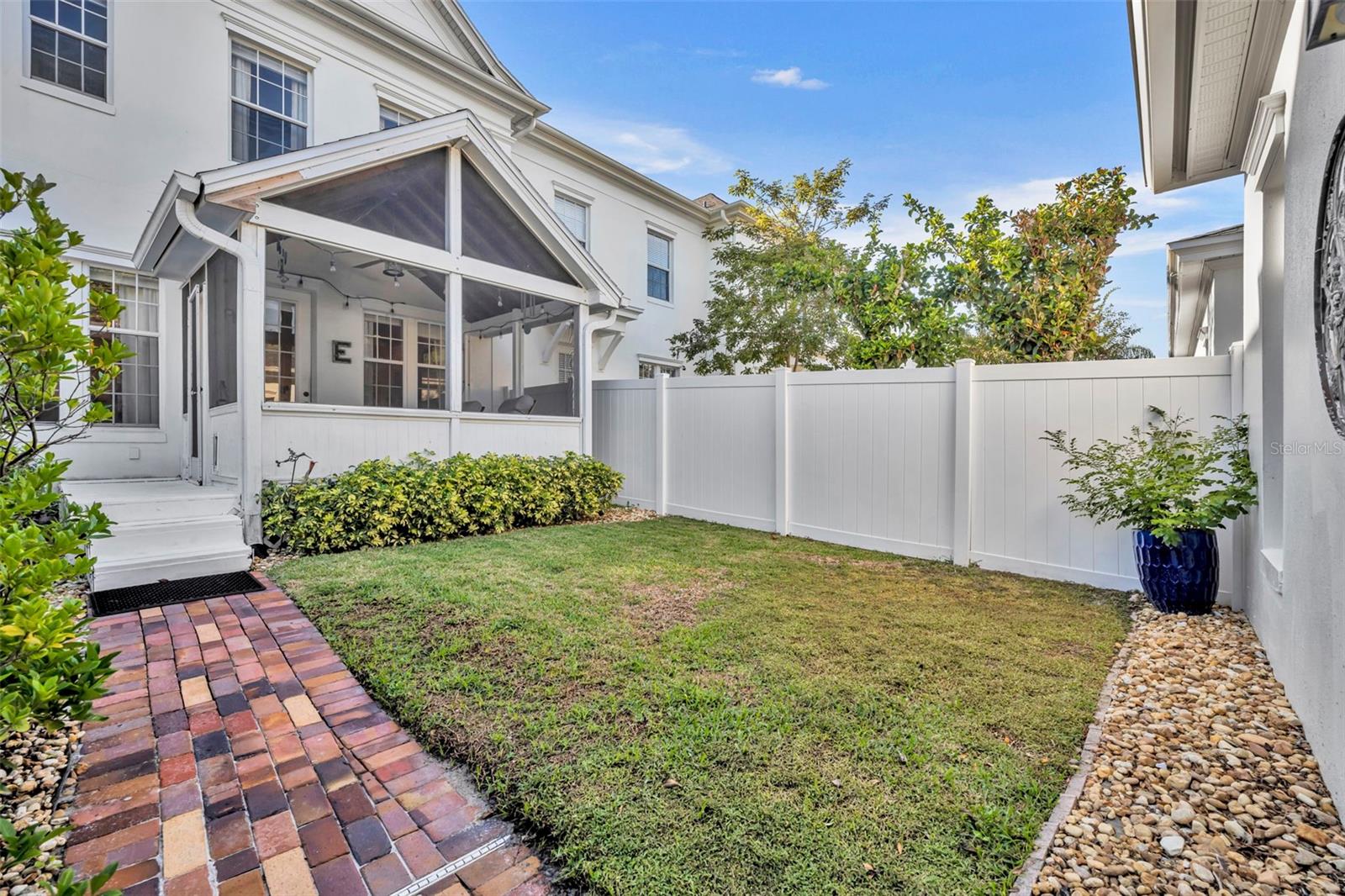 Image 32 of 47 For 995 Juel Street