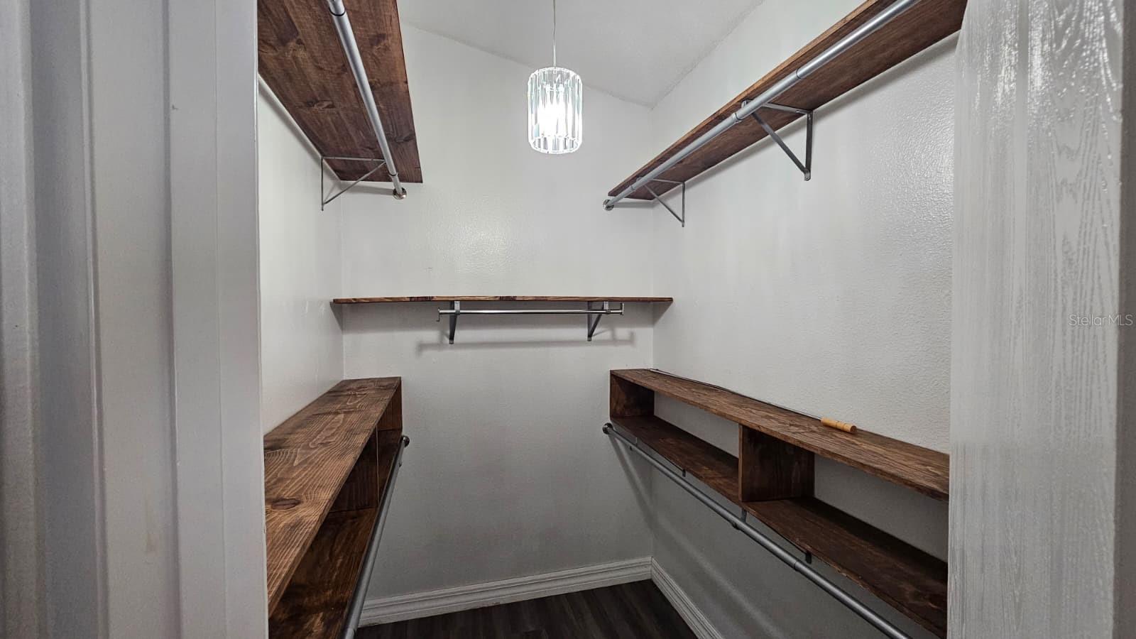 Image 14 of 24 For 510 Castlemain Circle