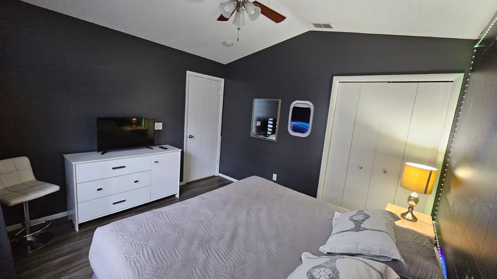 Image 18 of 24 For 510 Castlemain Circle