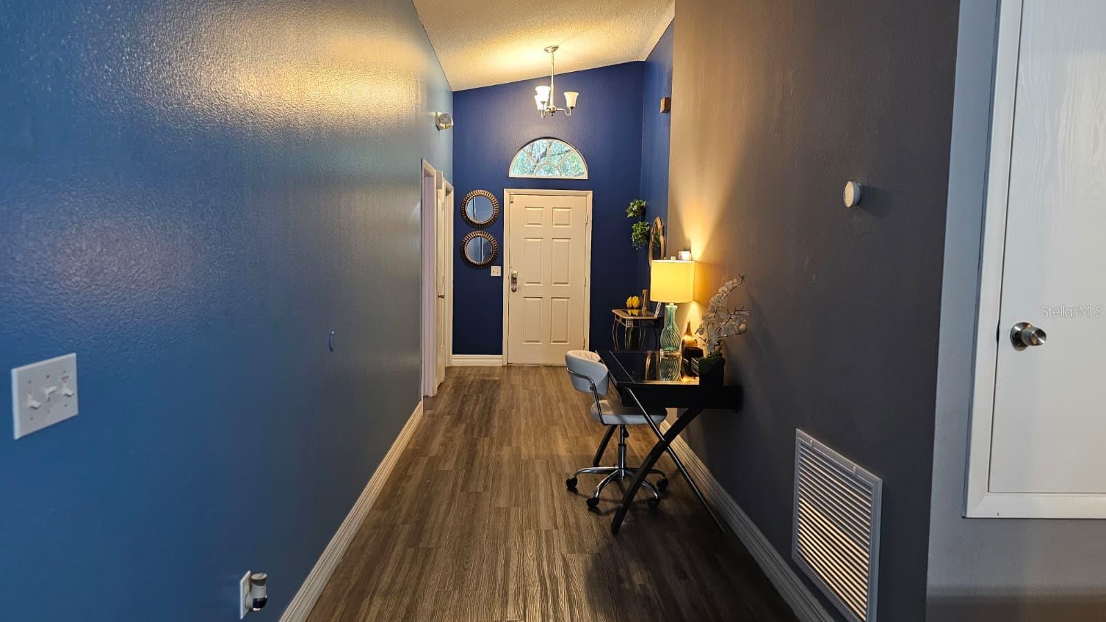 Image 3 of 24 For 510 Castlemain Circle