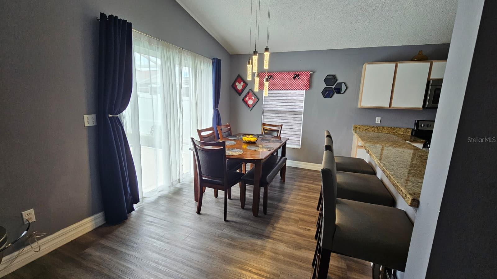 Image 4 of 24 For 510 Castlemain Circle