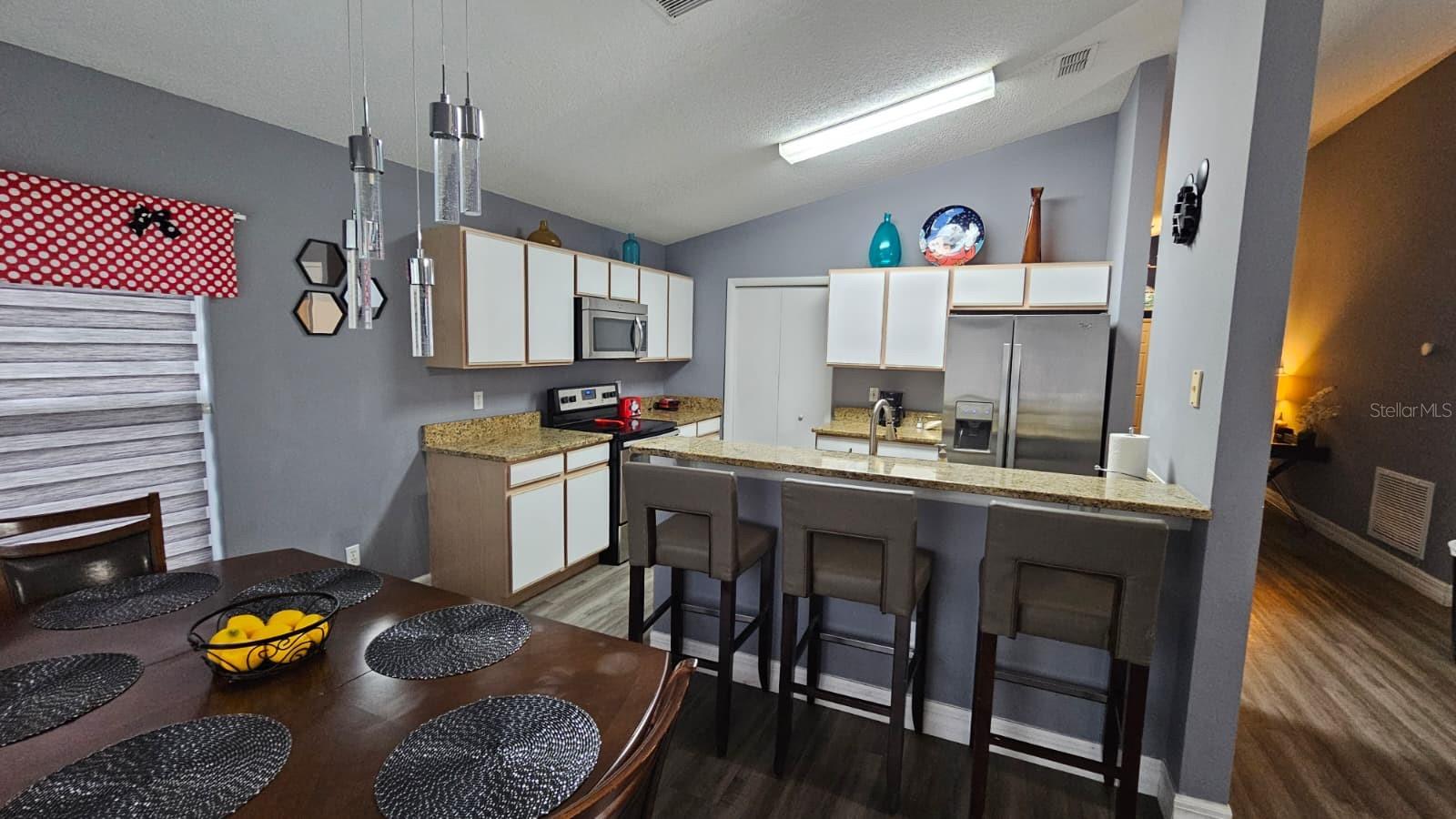 Image 9 of 24 For 510 Castlemain Circle