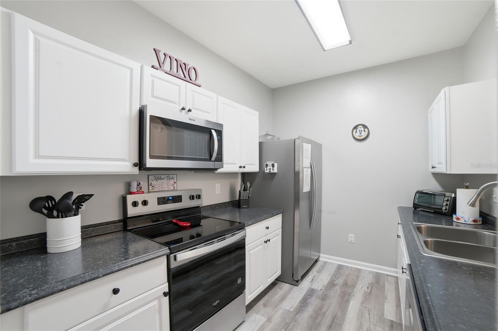 Image 16 of 30 For 2302 Silver Palm Drive 202