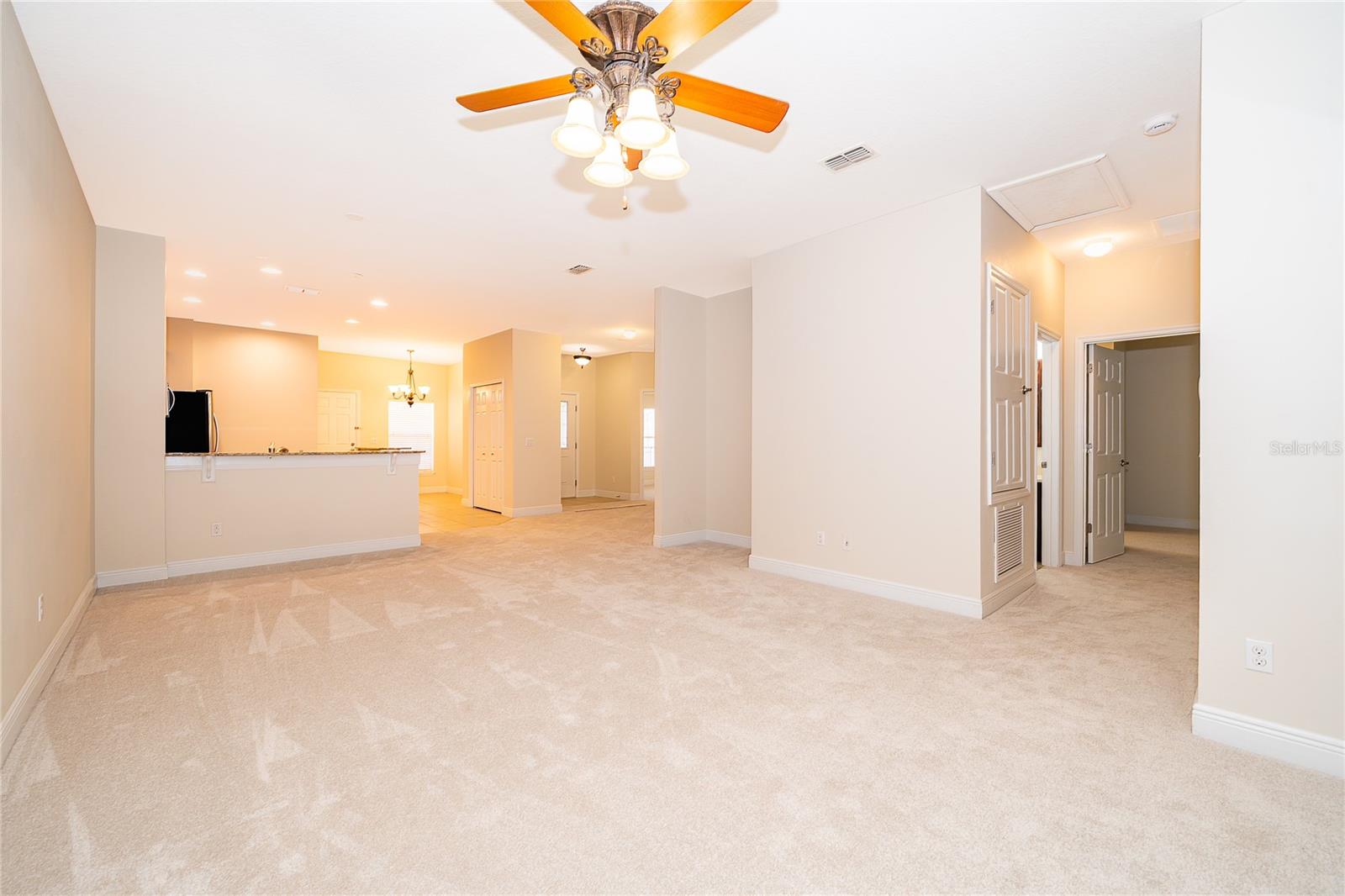 Image 11 of 28 For 21612 Belgian Court