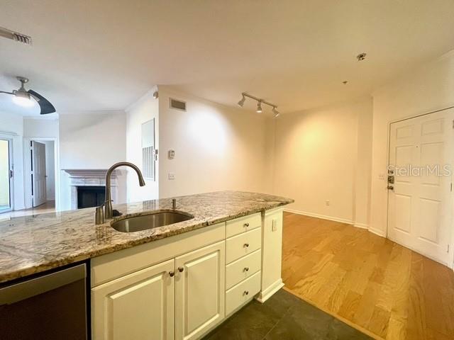 Image 6 of 30 For 860 Orange Avenue 435