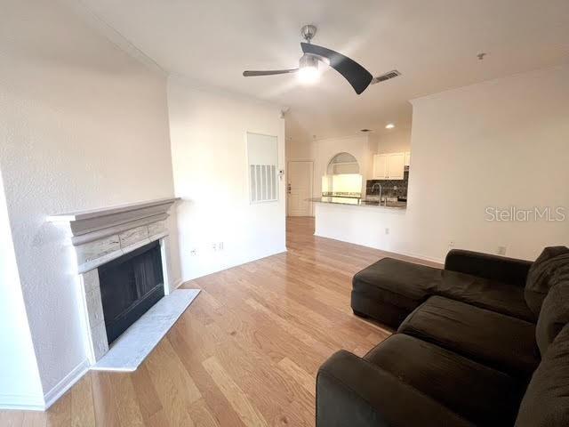 Image 9 of 30 For 860 Orange Avenue 435