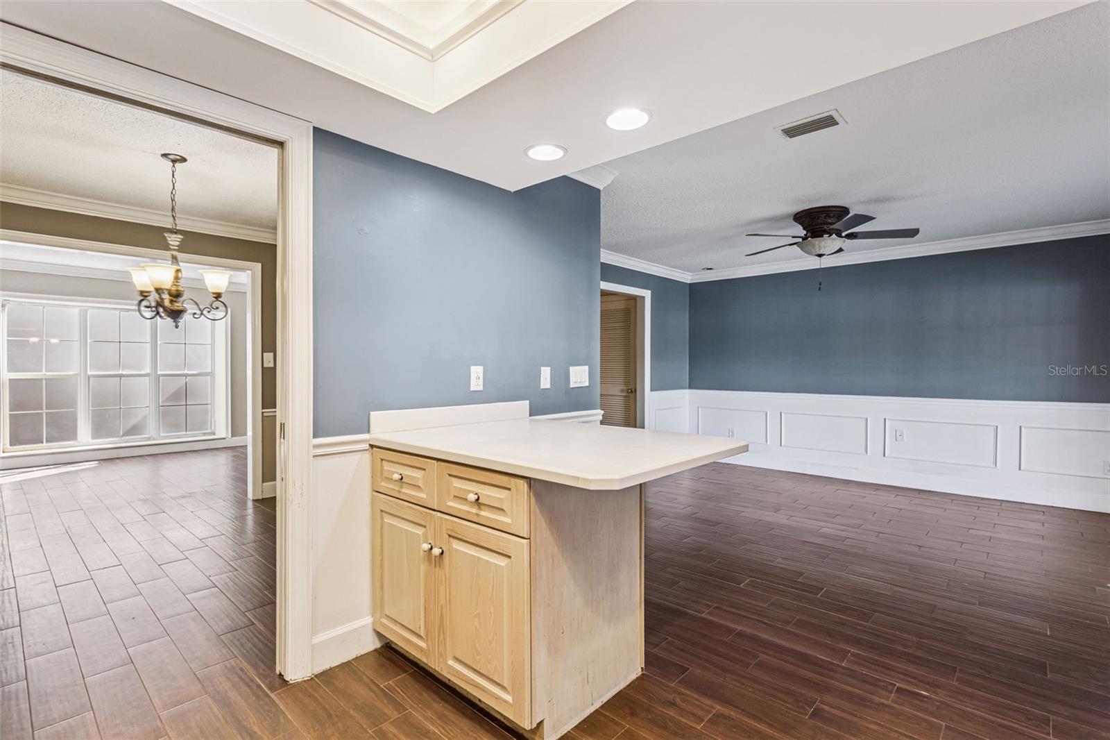 Image 13 of 37 For 904 Hillary Court 17