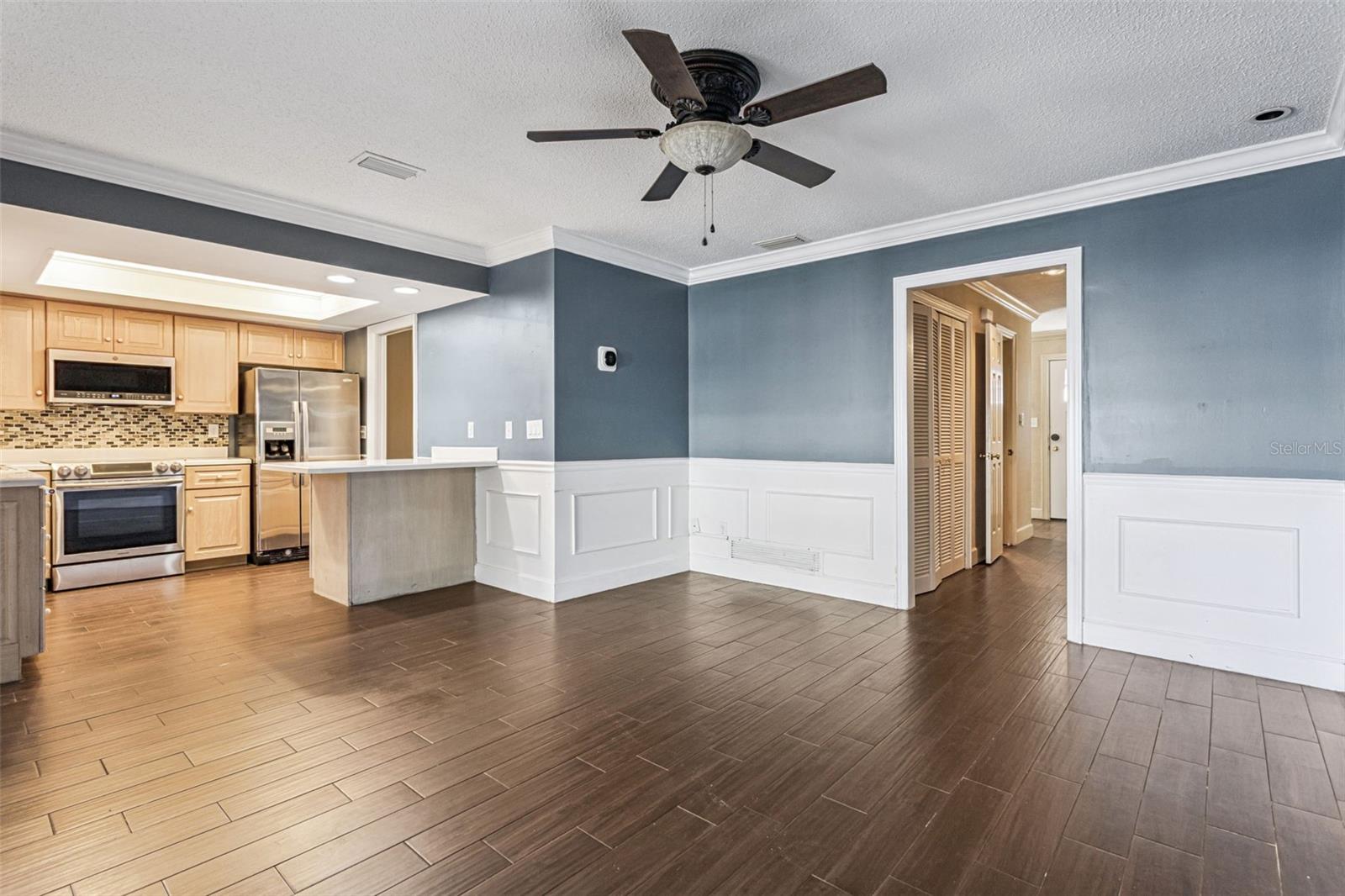 Image 15 of 37 For 904 Hillary Court 17