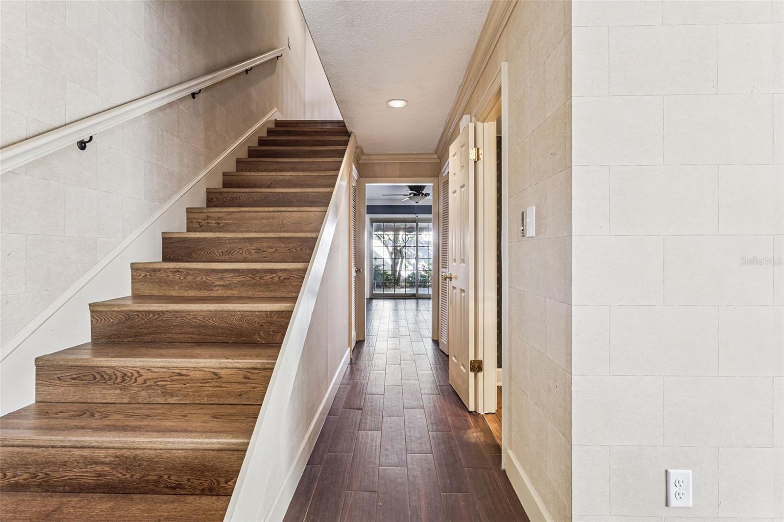 Image 20 of 37 For 904 Hillary Court 17