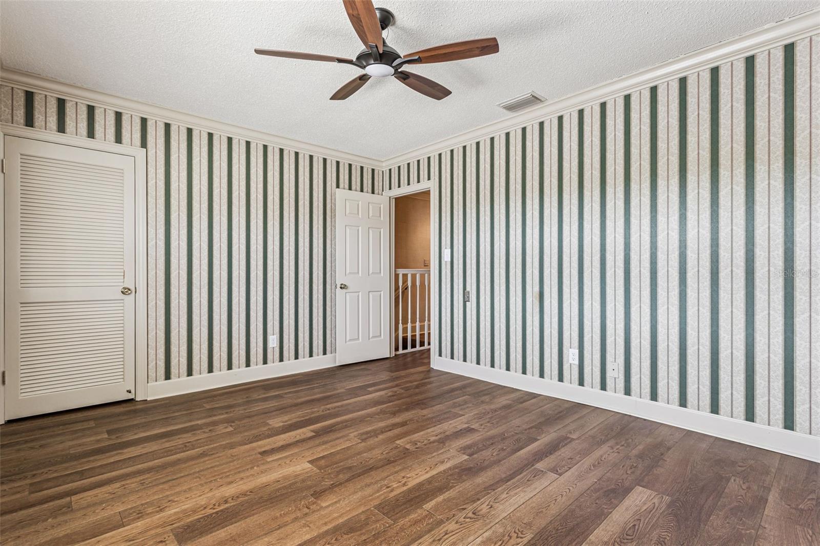 Image 22 of 37 For 904 Hillary Court 17