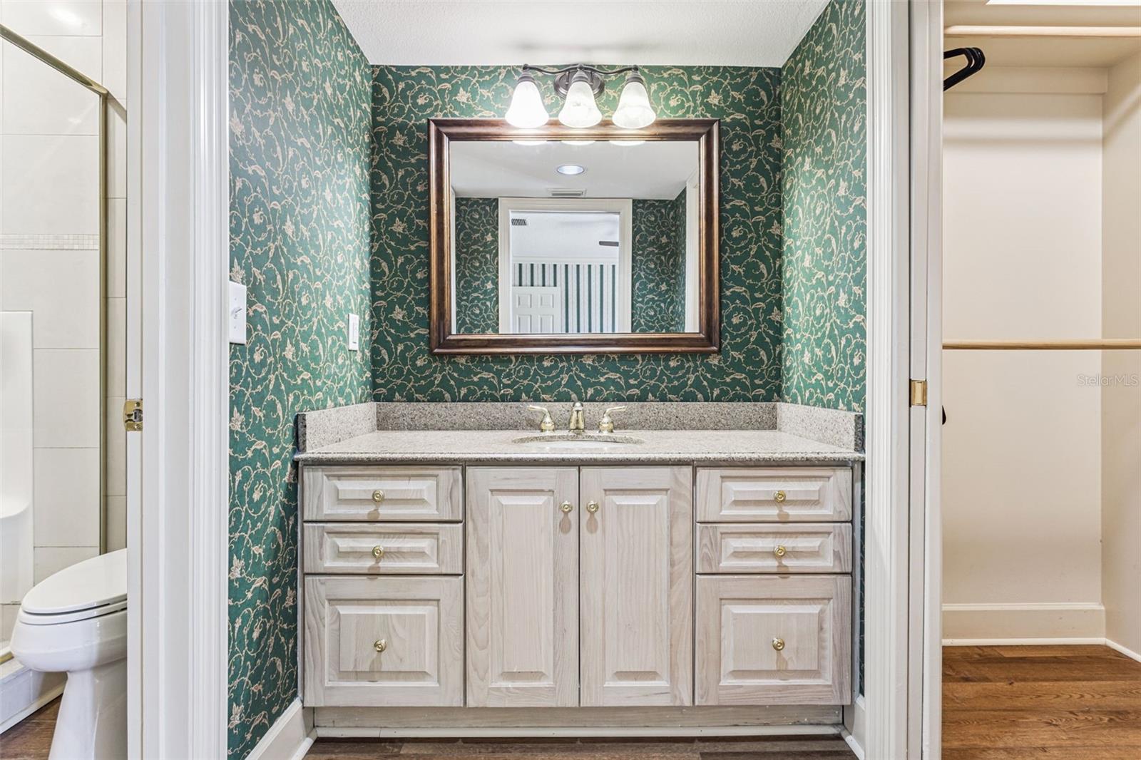 Image 25 of 37 For 904 Hillary Court 17