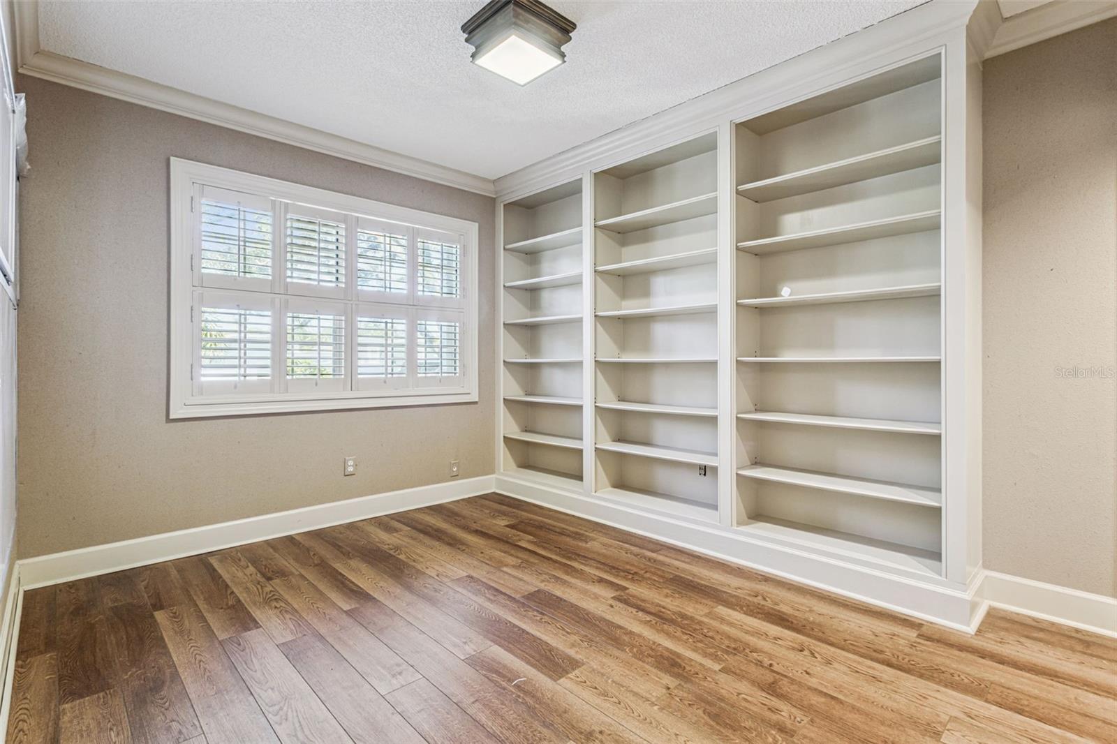 Image 32 of 37 For 904 Hillary Court 17