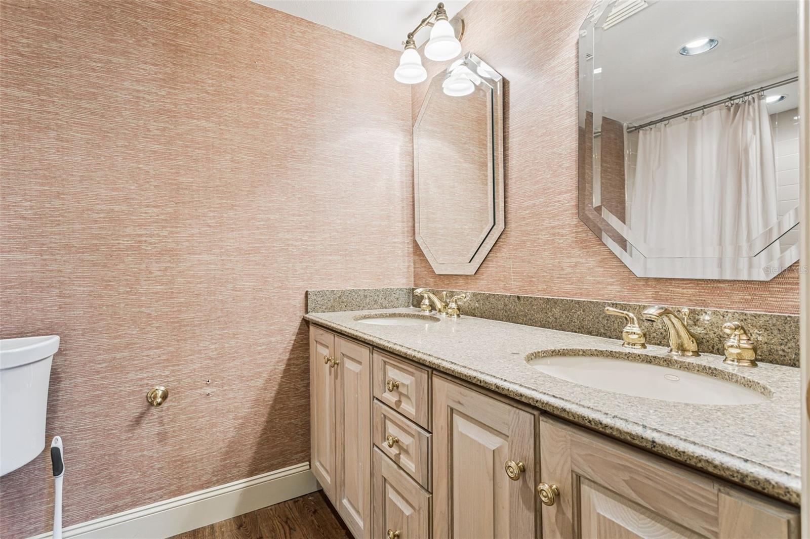 Image 33 of 37 For 904 Hillary Court 17