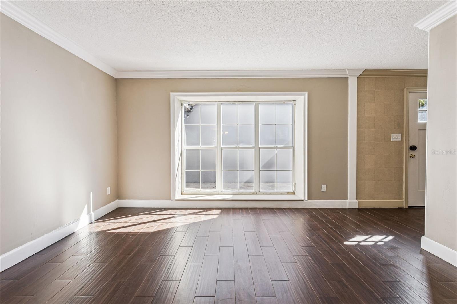 Image 6 of 37 For 904 Hillary Court 17