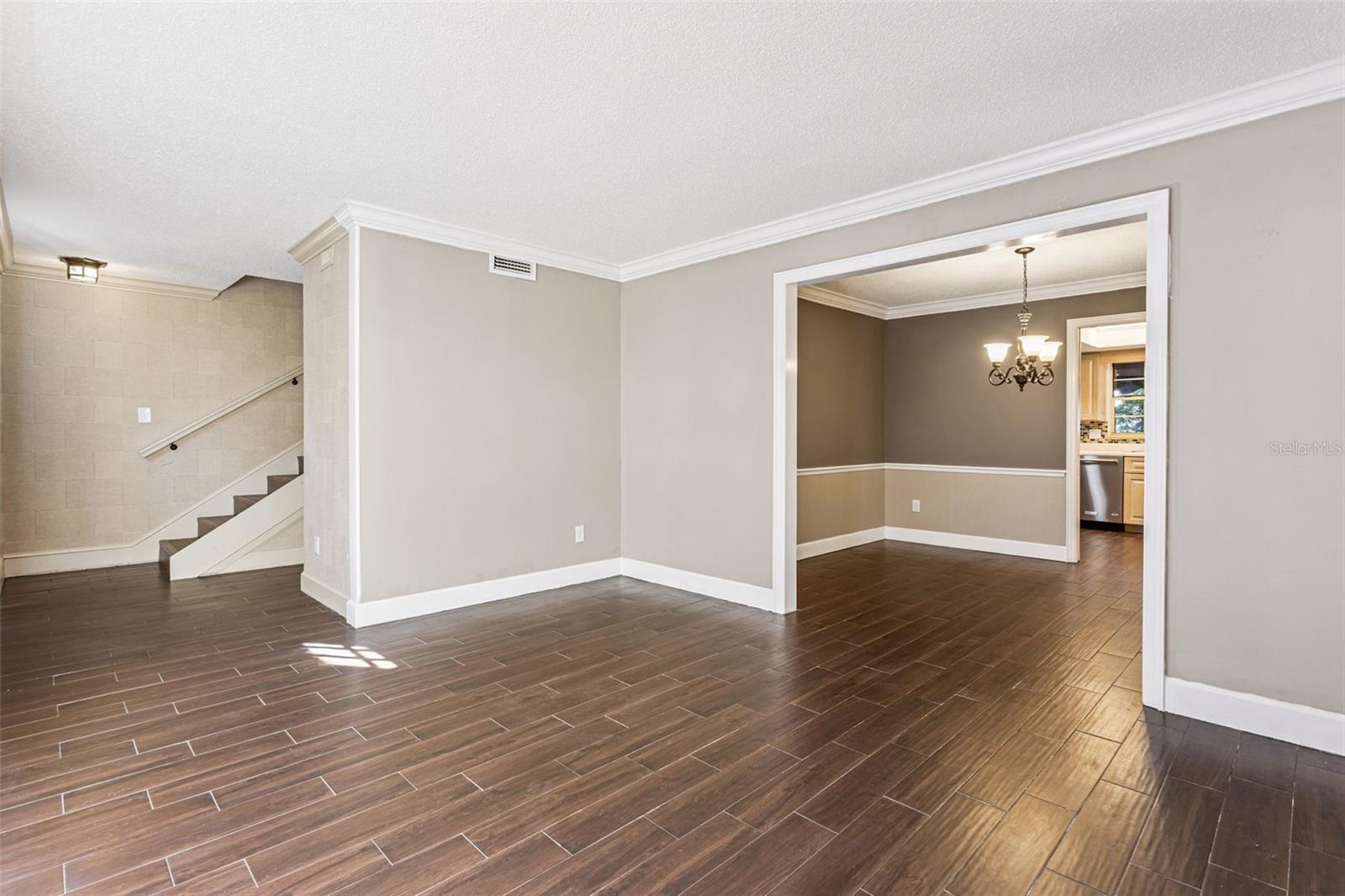 Image 8 of 37 For 904 Hillary Court 17