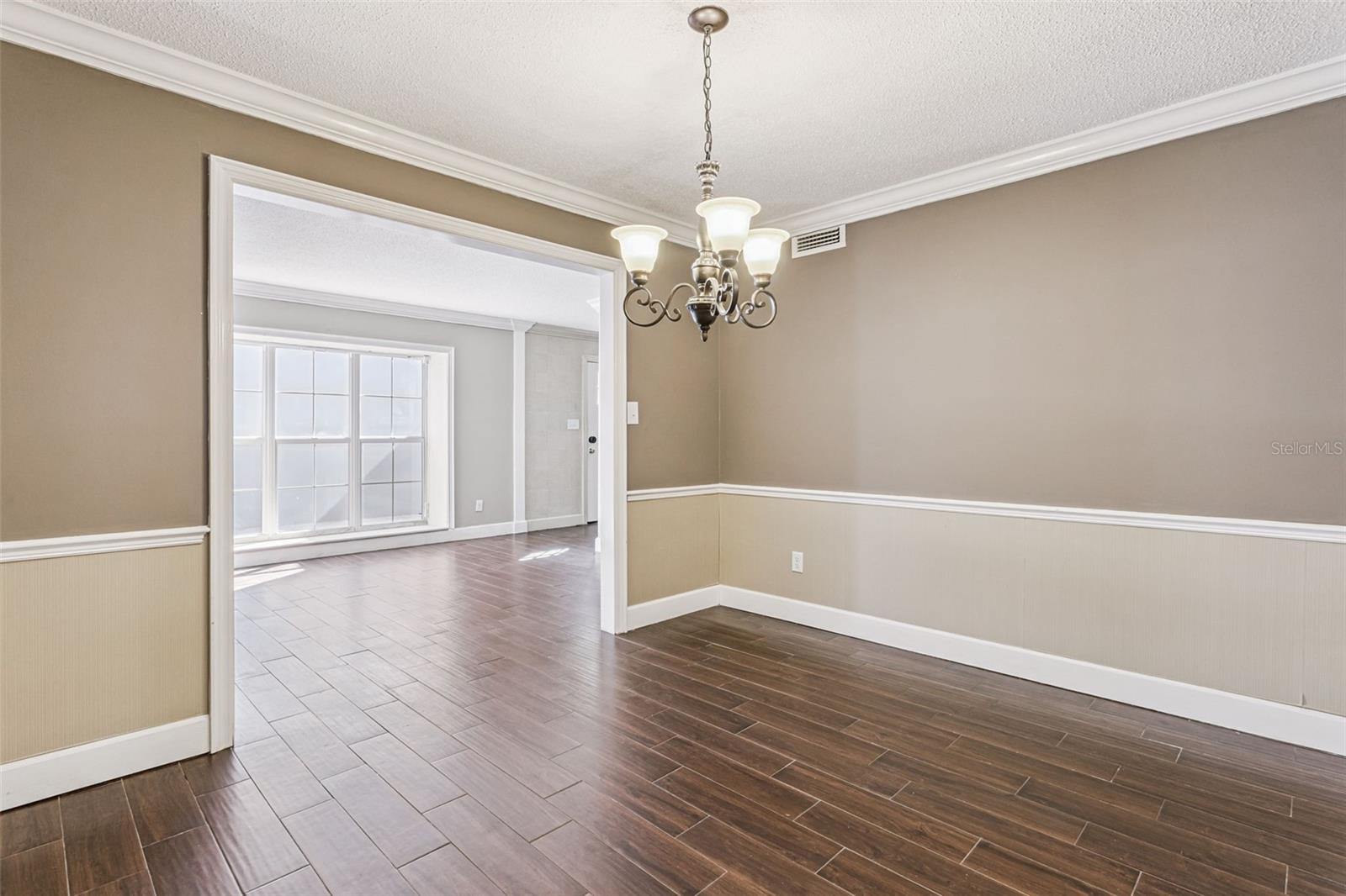 Image 9 of 37 For 904 Hillary Court 17